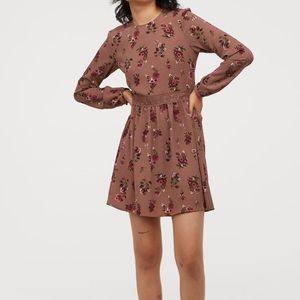 Dress with lace trim